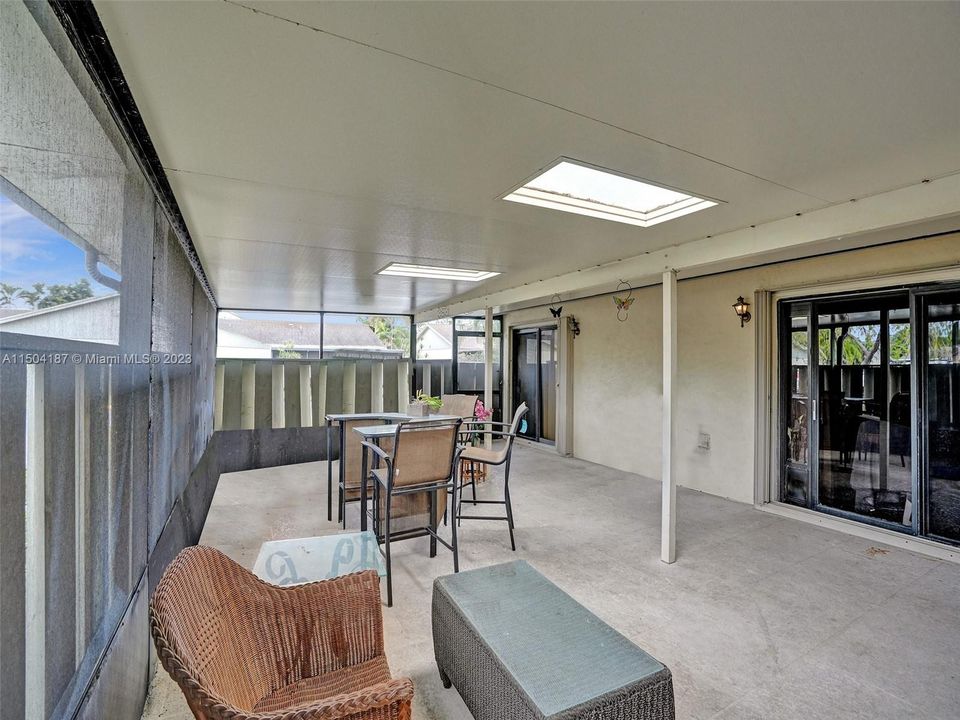 Vendido Recientemente: $235,000 (2 camas, 2 baños, 1243 Pies cuadrados)