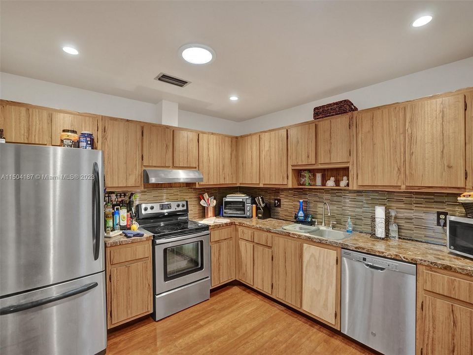 Vendido Recientemente: $235,000 (2 camas, 2 baños, 1243 Pies cuadrados)