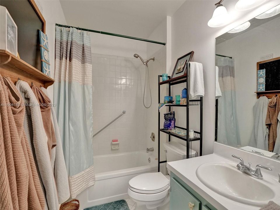 Vendido Recientemente: $235,000 (2 camas, 2 baños, 1243 Pies cuadrados)