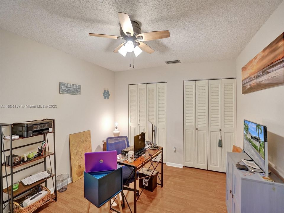 Vendido Recientemente: $235,000 (2 camas, 2 baños, 1243 Pies cuadrados)