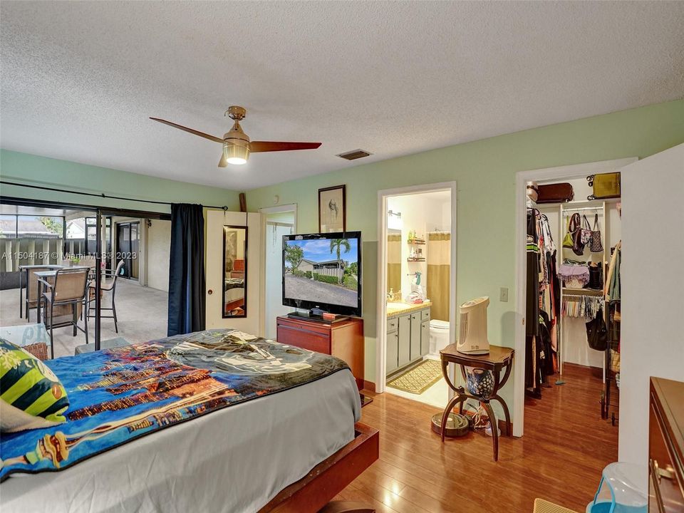 Vendido Recientemente: $235,000 (2 camas, 2 baños, 1243 Pies cuadrados)