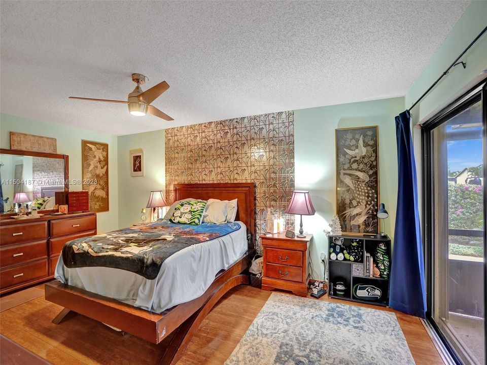 Vendido Recientemente: $235,000 (2 camas, 2 baños, 1243 Pies cuadrados)