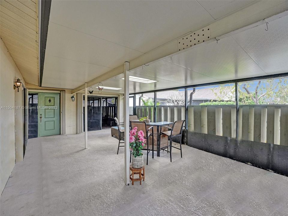 Vendido Recientemente: $235,000 (2 camas, 2 baños, 1243 Pies cuadrados)