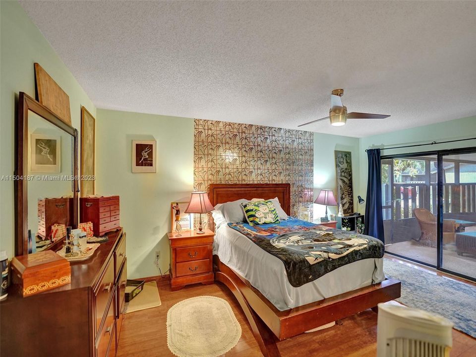 Vendido Recientemente: $235,000 (2 camas, 2 baños, 1243 Pies cuadrados)