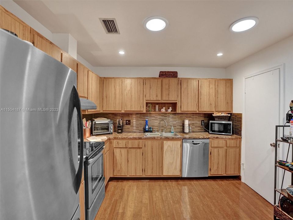 Vendido Recientemente: $235,000 (2 camas, 2 baños, 1243 Pies cuadrados)