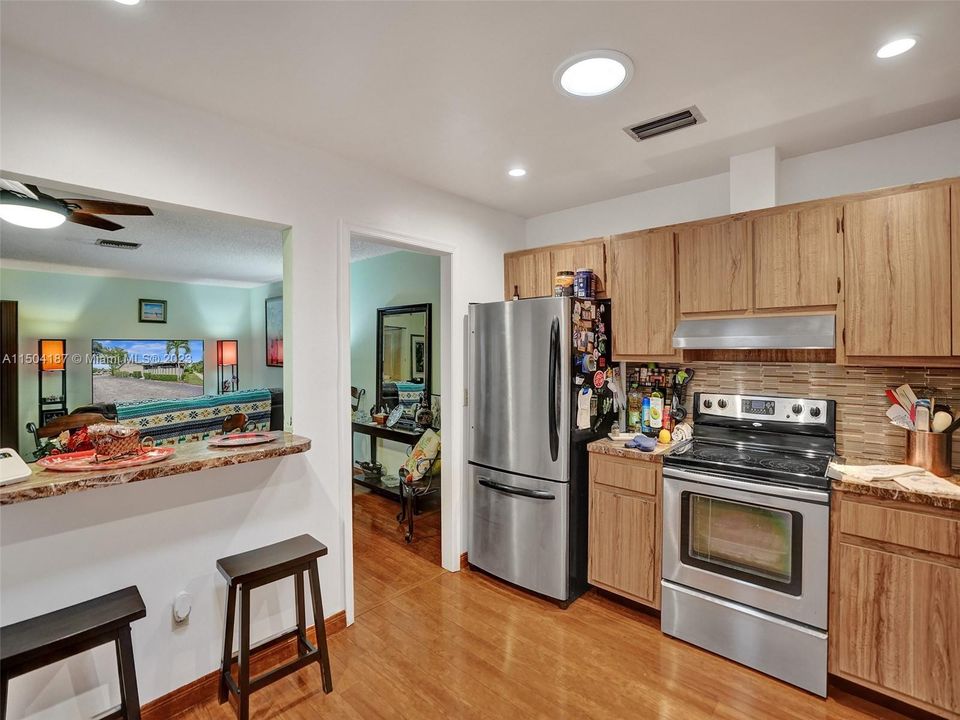 Vendido Recientemente: $235,000 (2 camas, 2 baños, 1243 Pies cuadrados)