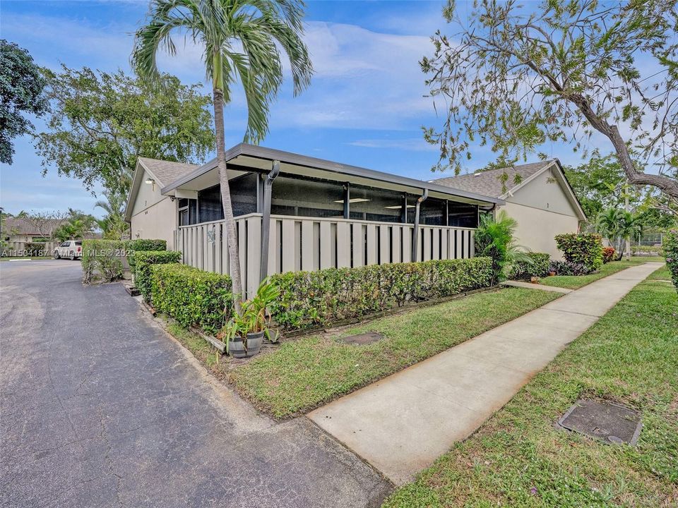 Vendido Recientemente: $235,000 (2 camas, 2 baños, 1243 Pies cuadrados)