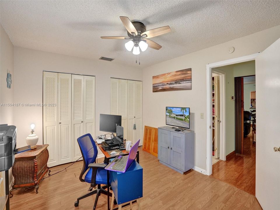 Vendido Recientemente: $235,000 (2 camas, 2 baños, 1243 Pies cuadrados)