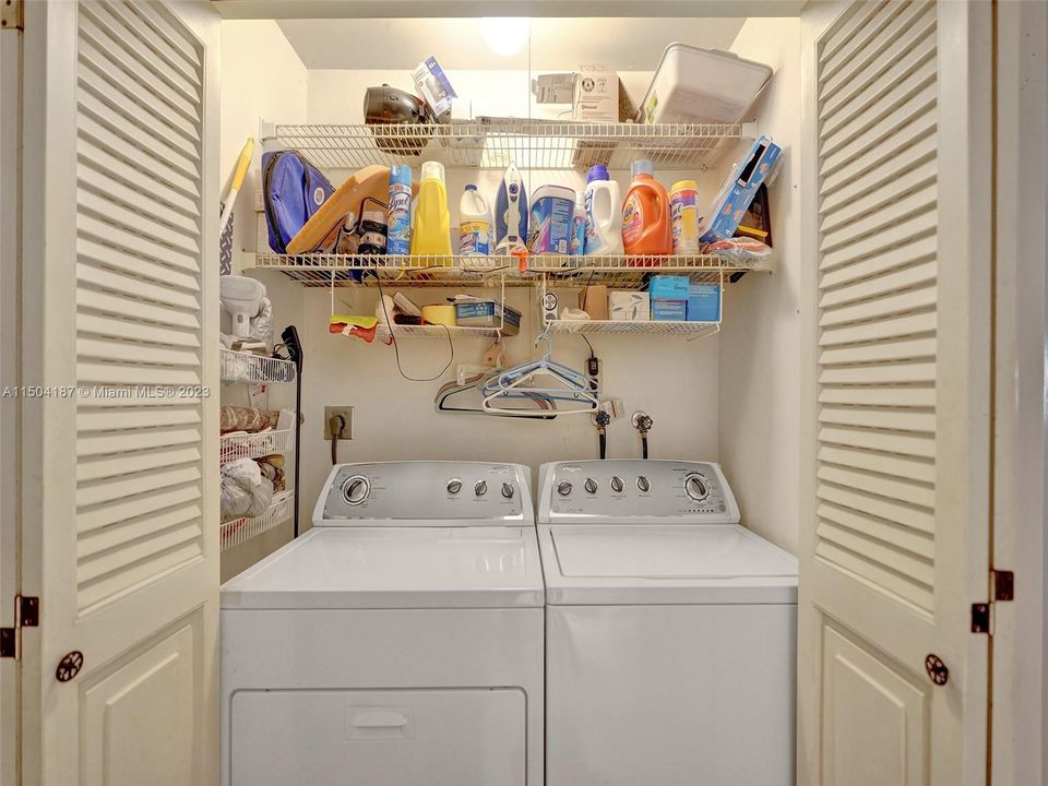 Vendido Recientemente: $235,000 (2 camas, 2 baños, 1243 Pies cuadrados)