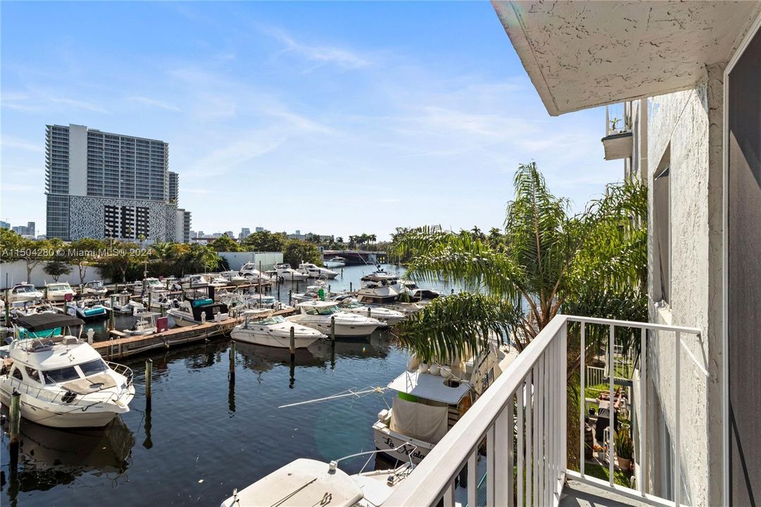 Recently Rented: $2,400 (2 beds, 2 baths, 899 Square Feet)