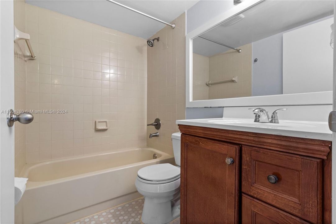 Recently Rented: $2,400 (2 beds, 2 baths, 899 Square Feet)