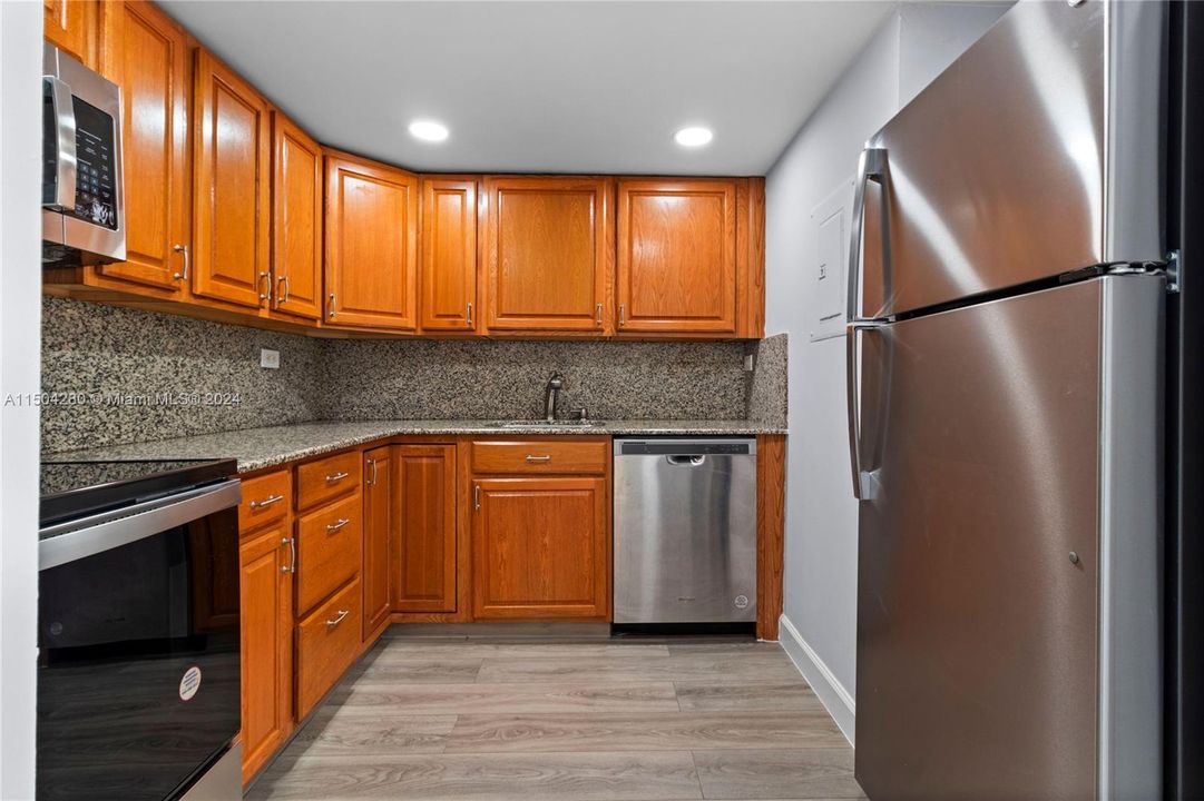 Recently Rented: $2,400 (2 beds, 2 baths, 899 Square Feet)