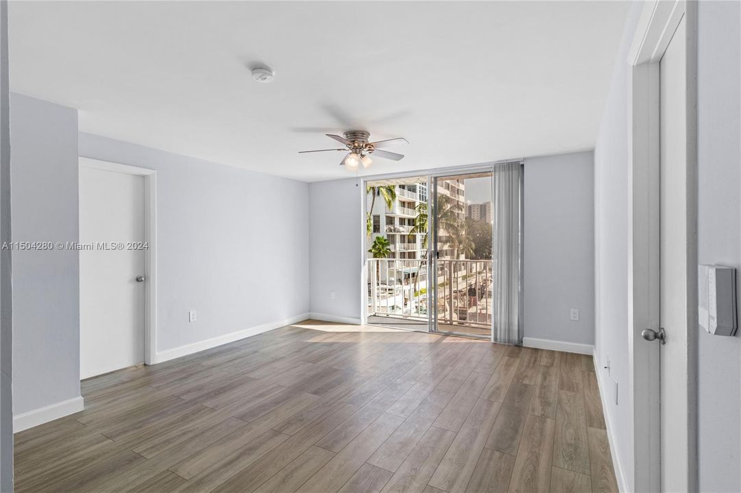 Recently Rented: $2,400 (2 beds, 2 baths, 899 Square Feet)