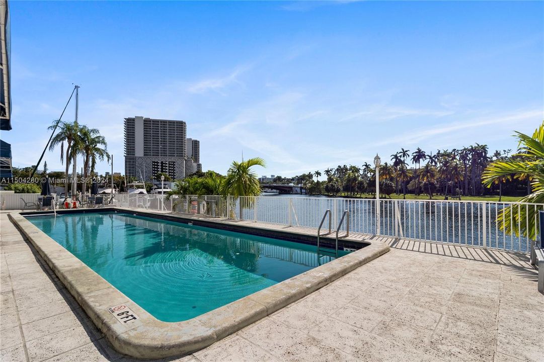 Recently Rented: $2,400 (2 beds, 2 baths, 899 Square Feet)