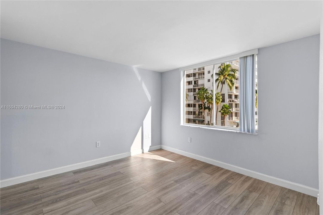 Recently Rented: $2,400 (2 beds, 2 baths, 899 Square Feet)