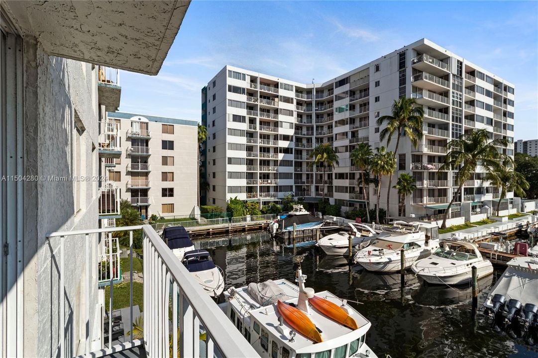 Recently Rented: $2,400 (2 beds, 2 baths, 899 Square Feet)