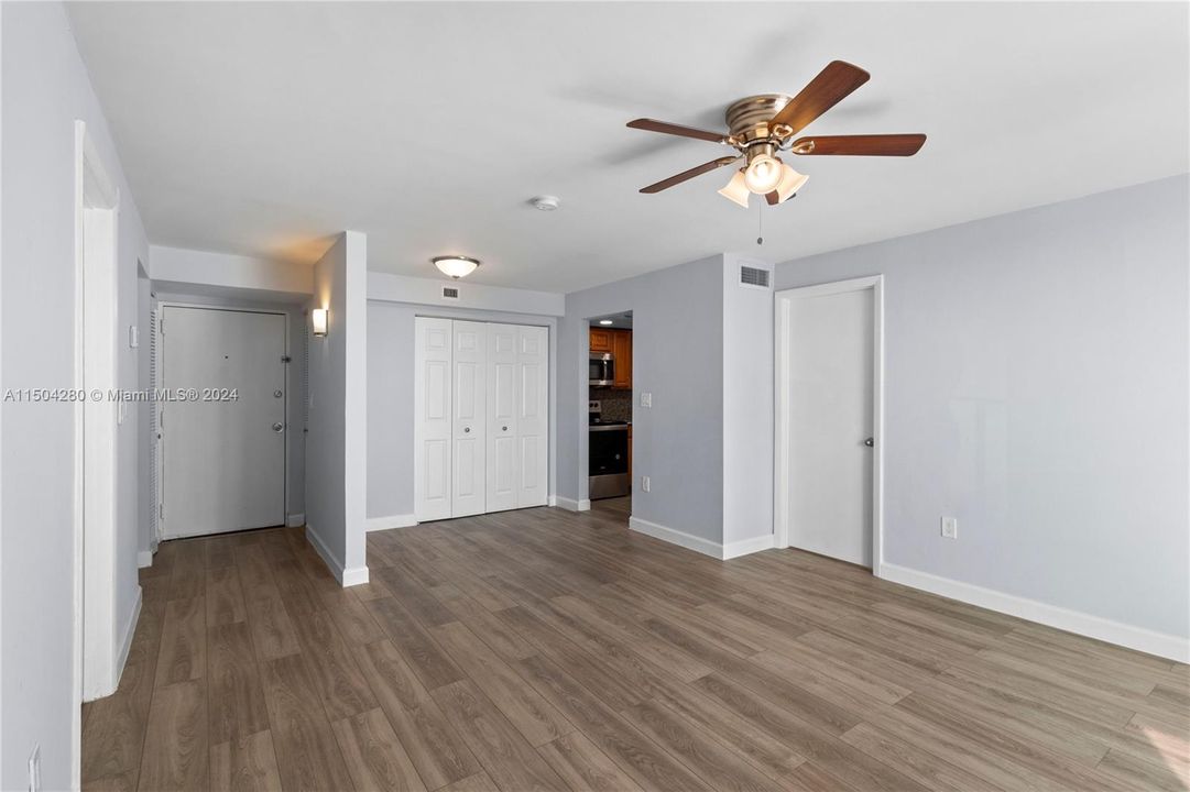 Recently Rented: $2,400 (2 beds, 2 baths, 899 Square Feet)