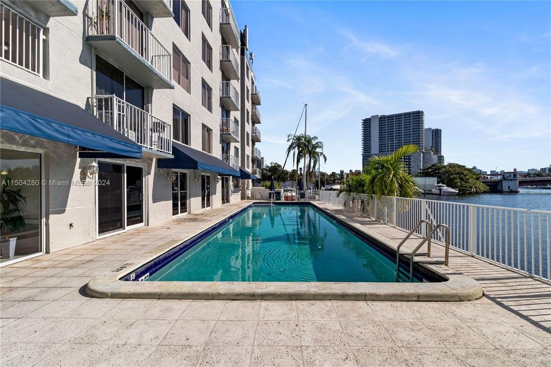 Recently Rented: $2,400 (2 beds, 2 baths, 899 Square Feet)