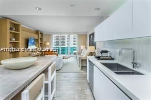 For Sale: $2,599,000 (1 beds, 1 baths, 866 Square Feet)