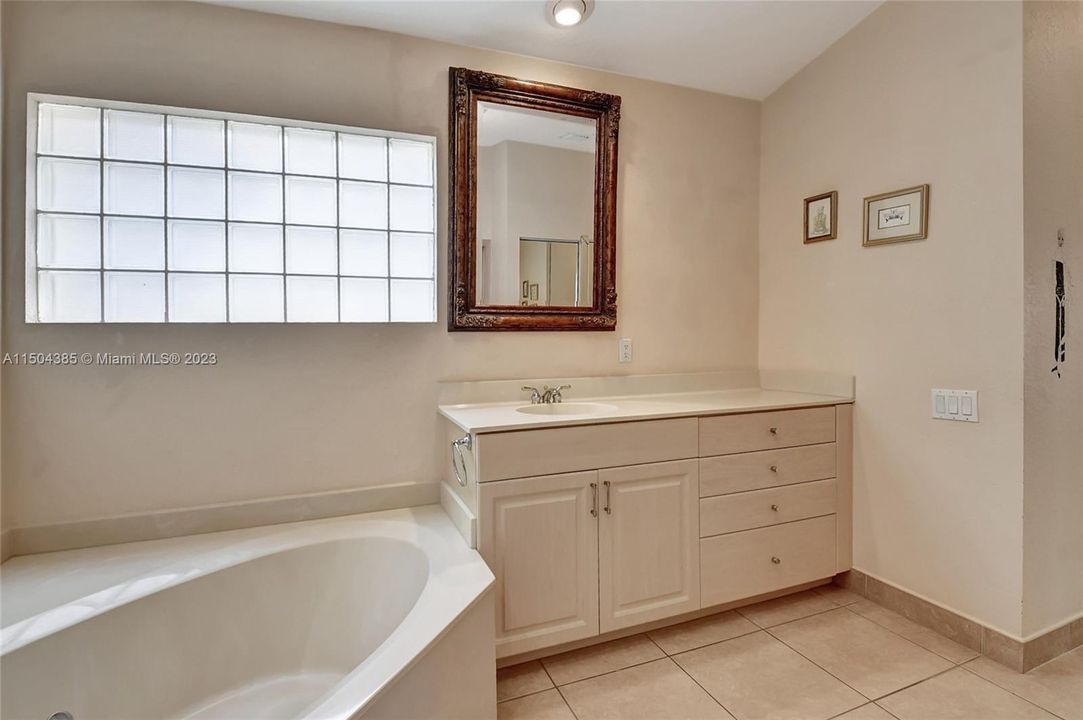 Recently Sold: $399,900 (3 beds, 2 baths, 1852 Square Feet)