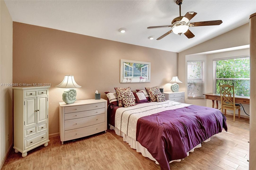 Recently Sold: $399,900 (3 beds, 2 baths, 1852 Square Feet)