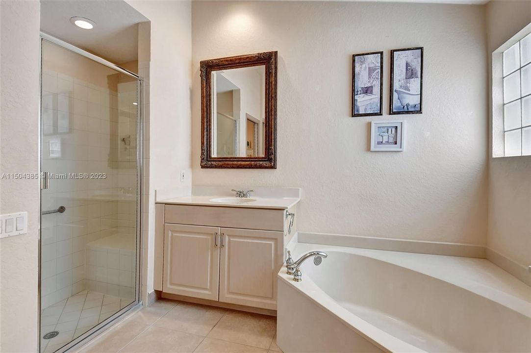 Recently Sold: $399,900 (3 beds, 2 baths, 1852 Square Feet)