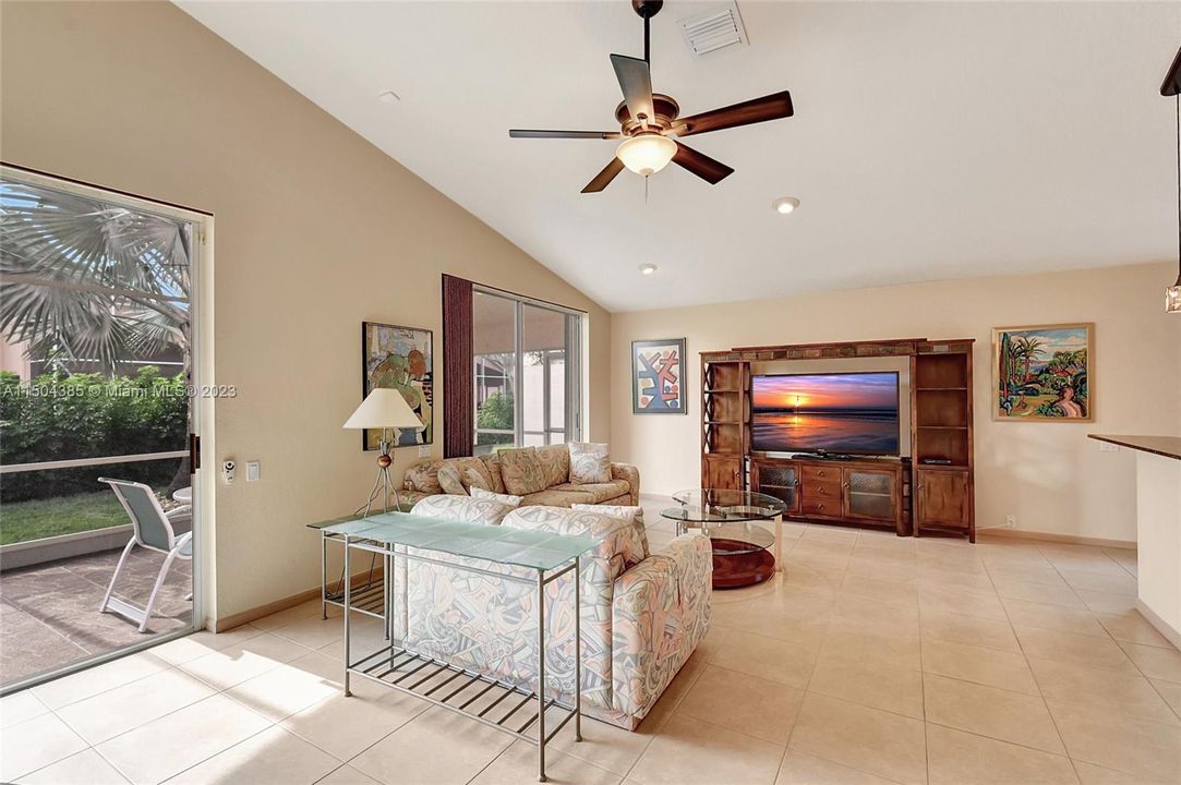 Recently Sold: $399,900 (3 beds, 2 baths, 1852 Square Feet)