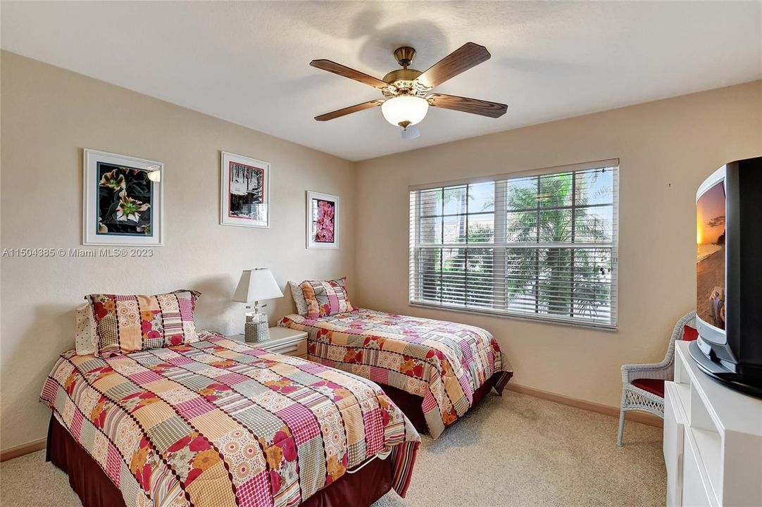 Recently Sold: $399,900 (3 beds, 2 baths, 1852 Square Feet)