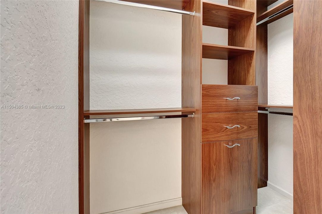 Recently Sold: $399,900 (3 beds, 2 baths, 1852 Square Feet)