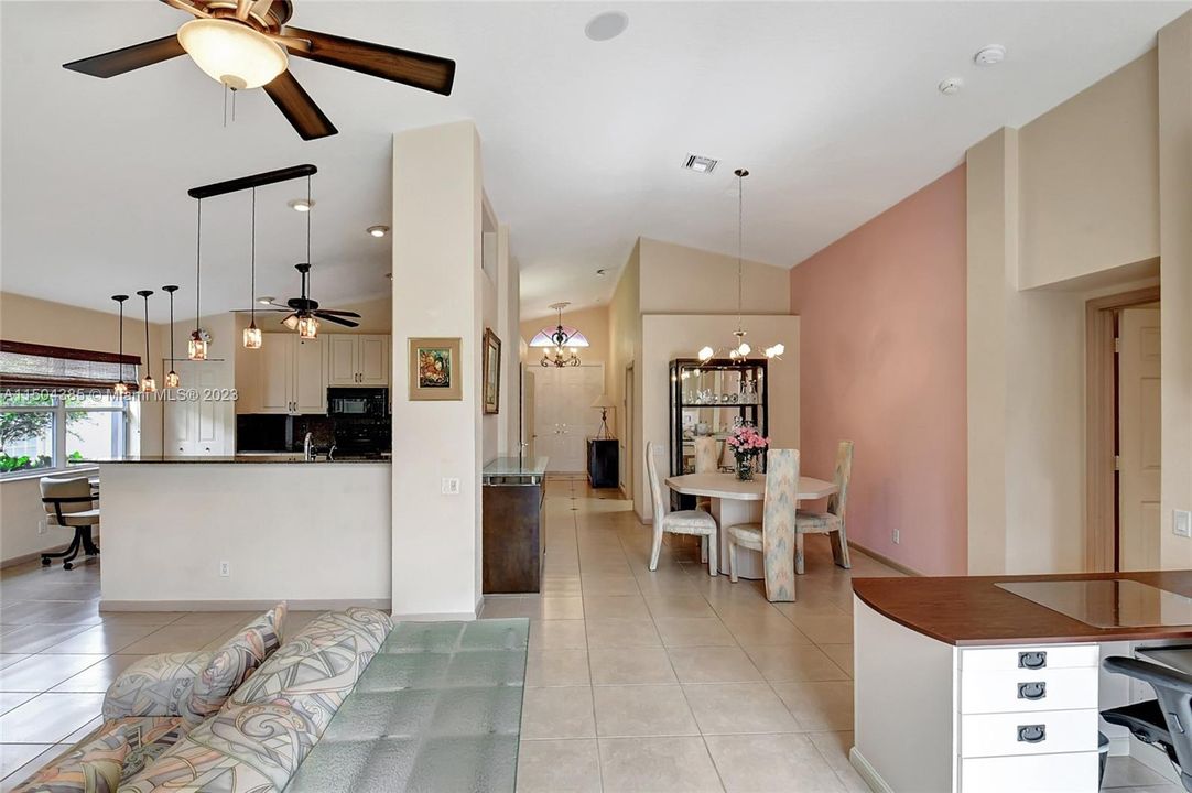 Recently Sold: $399,900 (3 beds, 2 baths, 1852 Square Feet)