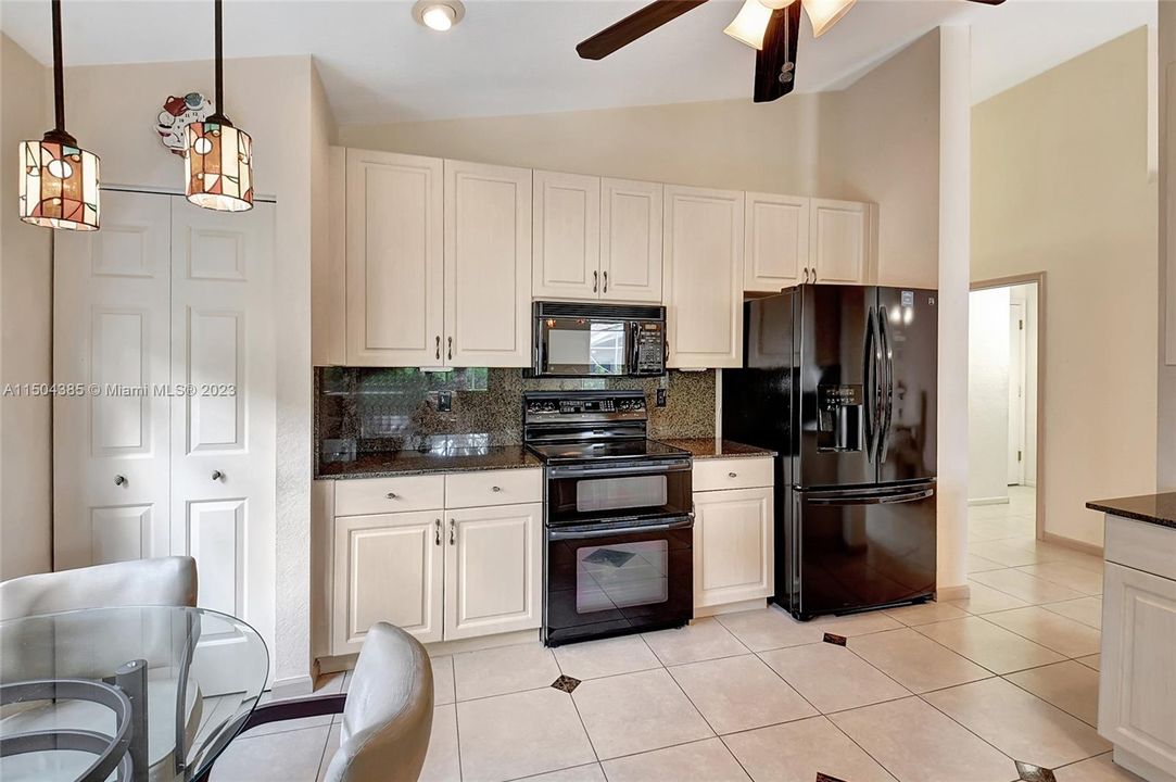 Recently Sold: $399,900 (3 beds, 2 baths, 1852 Square Feet)