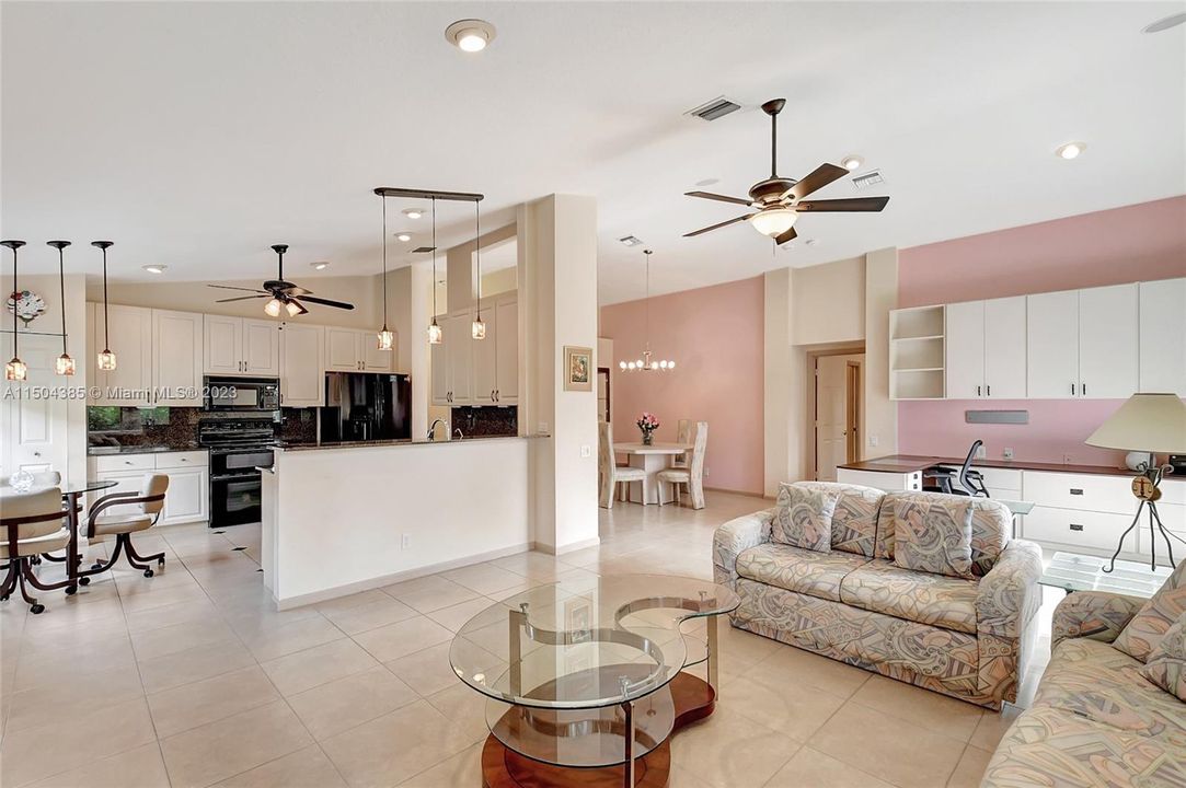 Recently Sold: $399,900 (3 beds, 2 baths, 1852 Square Feet)