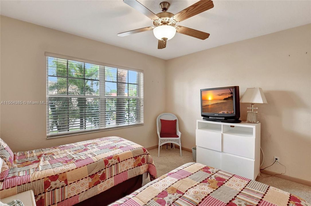 Recently Sold: $399,900 (3 beds, 2 baths, 1852 Square Feet)