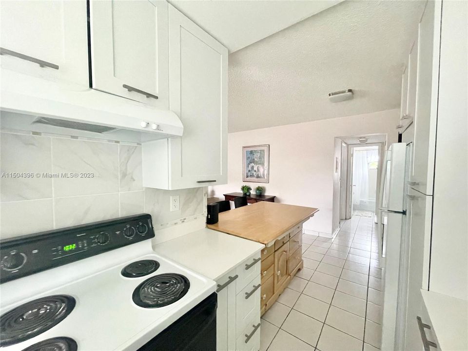 For Sale: $159,900 (1 beds, 1 baths, 510 Square Feet)