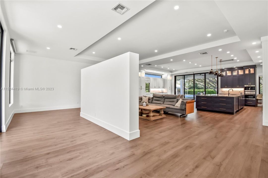 Recently Sold: $2,800,000 (4 beds, 4 baths, 3659 Square Feet)