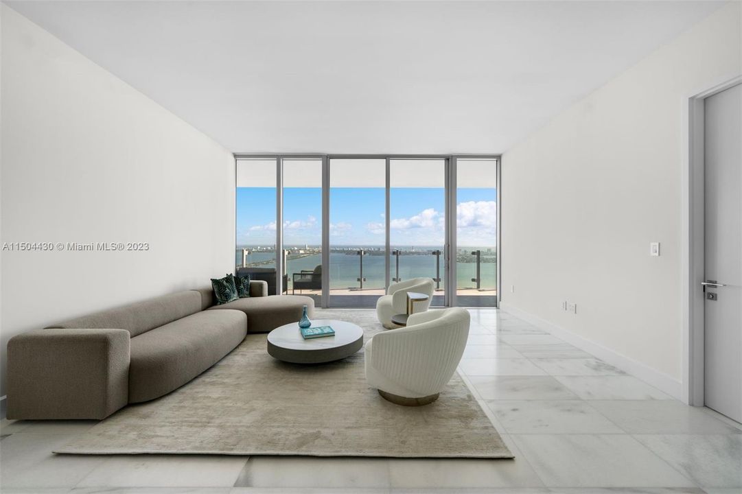 Recently Sold: $3,099,000 (2 beds, 3 baths, 2464 Square Feet)
