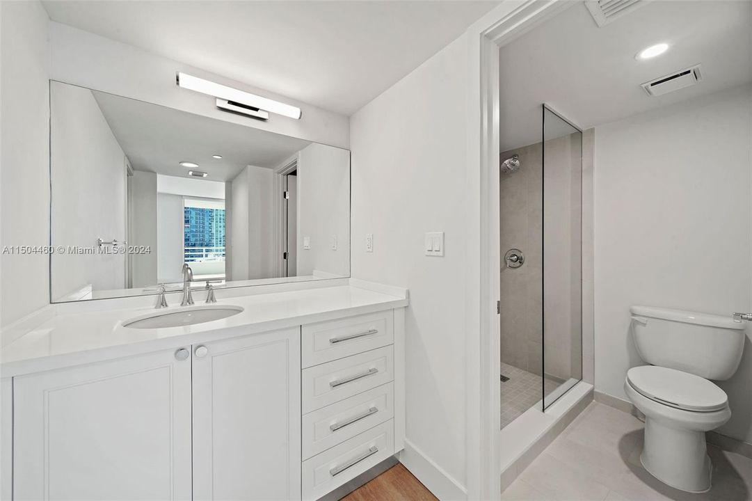 Recently Rented: $3,870 (1 beds, 1 baths, 1036 Square Feet)