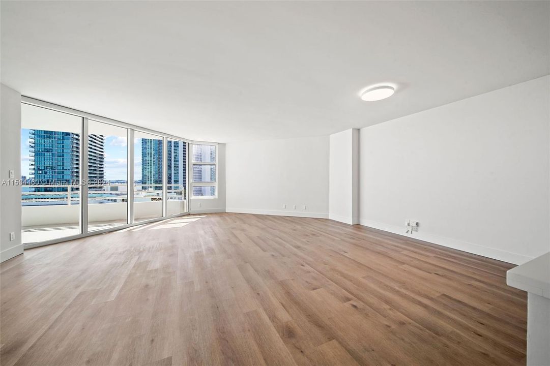 Recently Rented: $3,870 (1 beds, 1 baths, 1036 Square Feet)