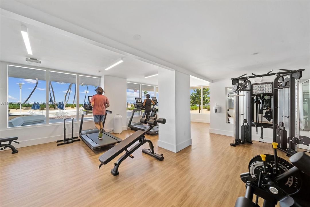 Recently Rented: $3,870 (1 beds, 1 baths, 1036 Square Feet)