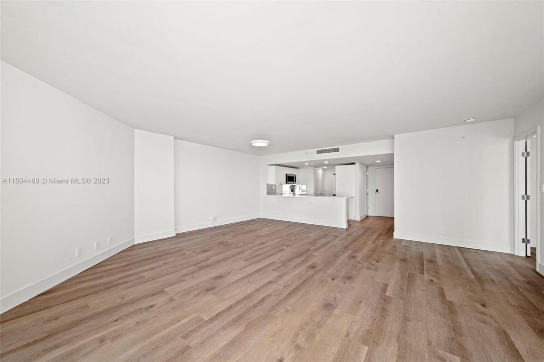 Recently Rented: $3,870 (1 beds, 1 baths, 1036 Square Feet)