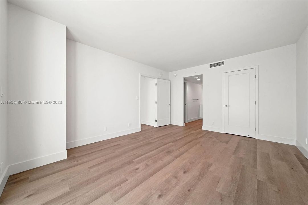 Recently Rented: $3,870 (1 beds, 1 baths, 1036 Square Feet)