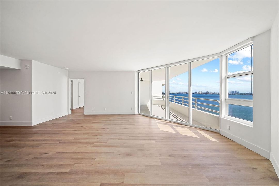 Recently Rented: $3,870 (1 beds, 1 baths, 1036 Square Feet)