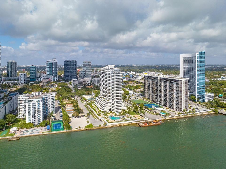 Recently Rented: $3,870 (1 beds, 1 baths, 1036 Square Feet)