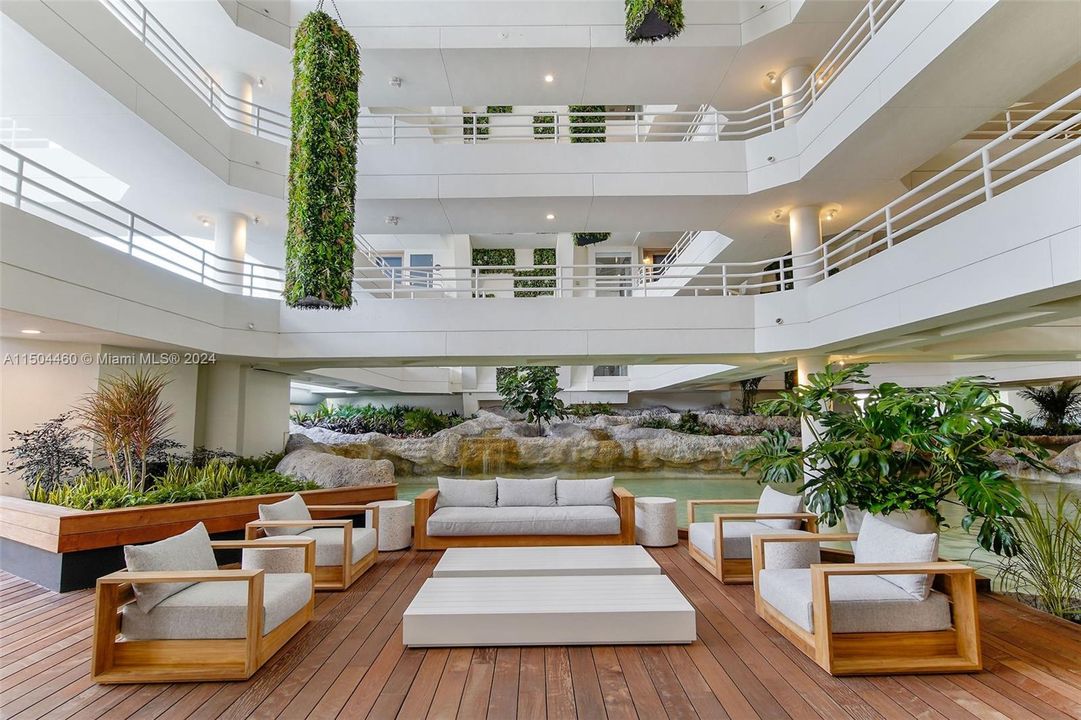 Recently Rented: $3,870 (1 beds, 1 baths, 1036 Square Feet)