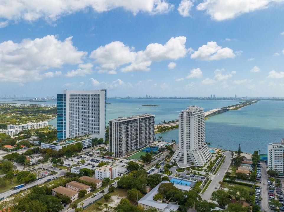 Recently Rented: $3,870 (1 beds, 1 baths, 1036 Square Feet)