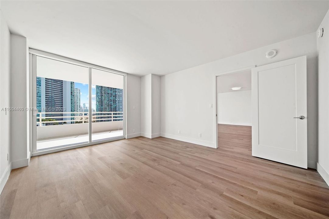 Recently Rented: $3,870 (1 beds, 1 baths, 1036 Square Feet)