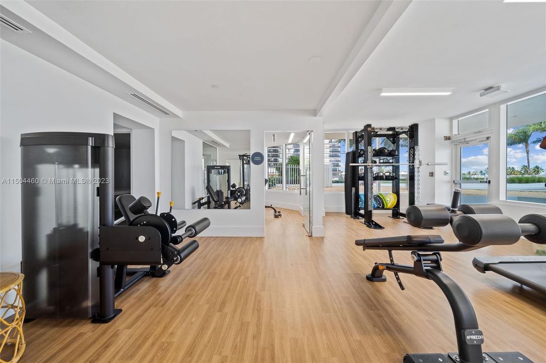 Recently Rented: $3,870 (1 beds, 1 baths, 1036 Square Feet)