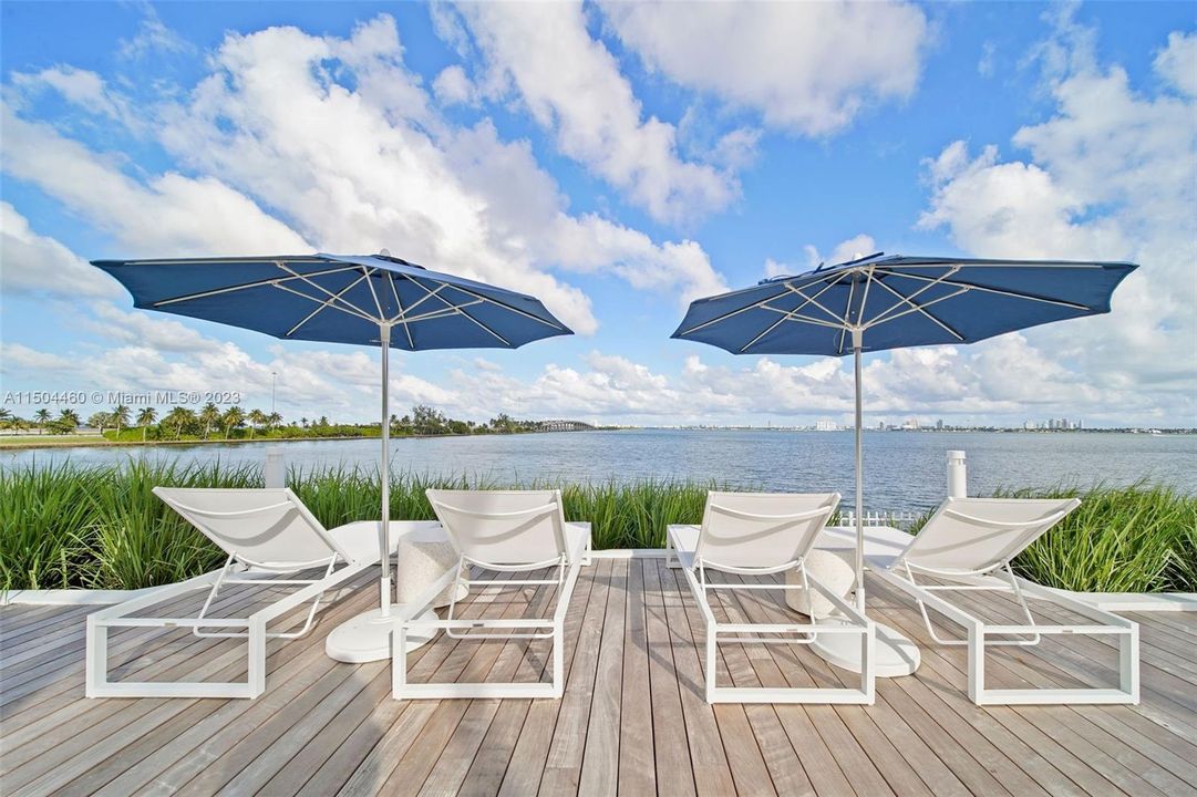 Recently Rented: $3,870 (1 beds, 1 baths, 1036 Square Feet)