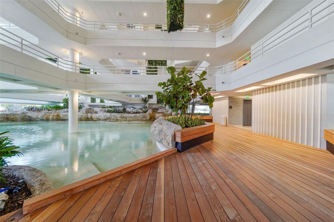 Recently Rented: $3,870 (1 beds, 1 baths, 1036 Square Feet)