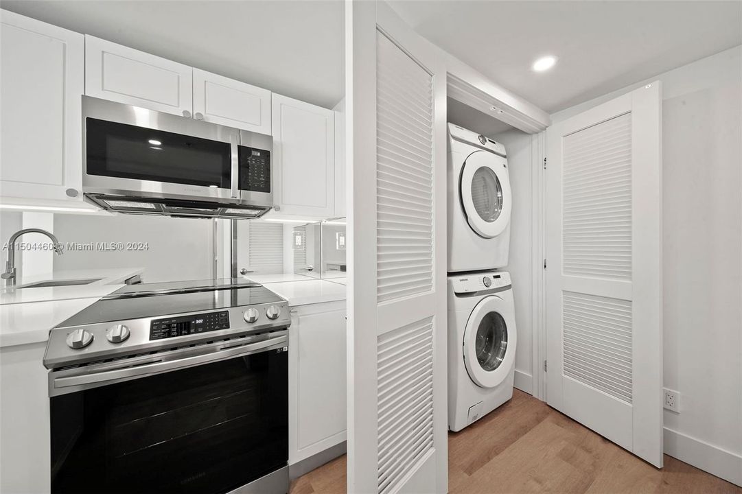 Recently Rented: $3,870 (1 beds, 1 baths, 1036 Square Feet)